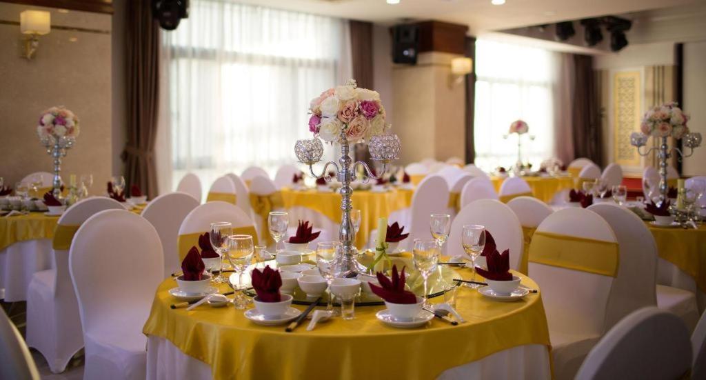 Royal Palace Hotel Tuyen Quang Bagian luar foto