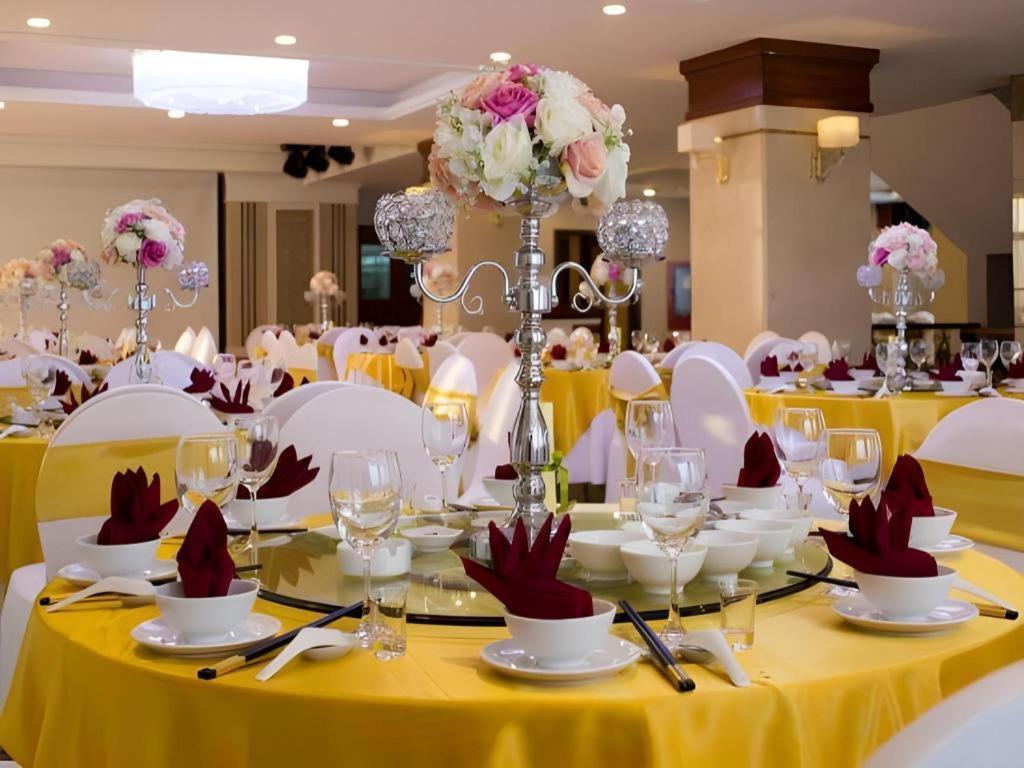 Royal Palace Hotel Tuyen Quang Bagian luar foto