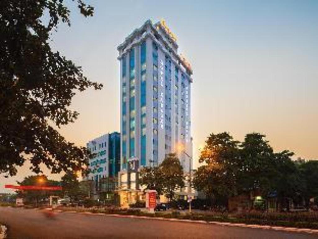 Royal Palace Hotel Tuyen Quang Bagian luar foto
