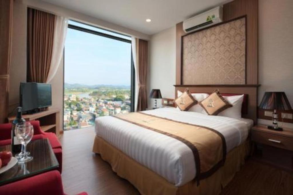 Royal Palace Hotel Tuyen Quang Bagian luar foto