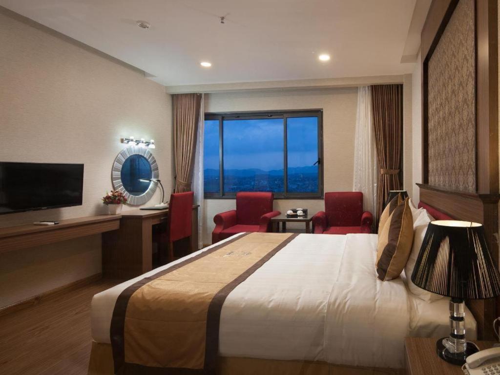 Royal Palace Hotel Tuyen Quang Bagian luar foto